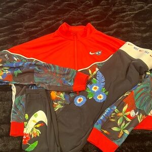 Nike Women's Hyper femme Tropical Floral Red crop Track Jacket Retro Set